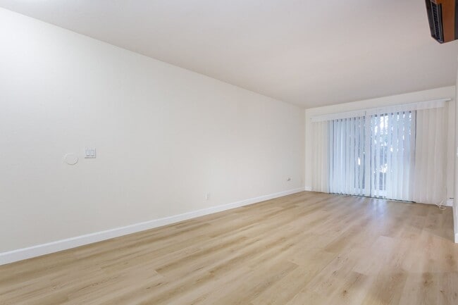 Foto del edificio - Second Floor Condo at the Regency Villas Community