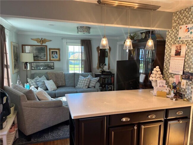 Building Photo - 7 King Rd