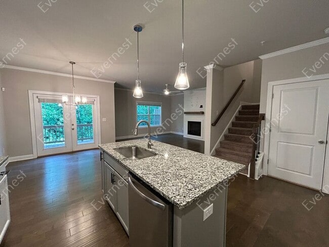 Building Photo - 1605 Glenivy