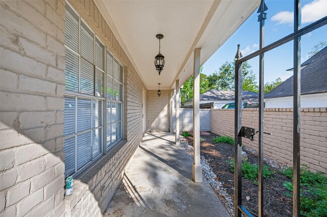 Building Photo - 5414 Spanish Oak Dr