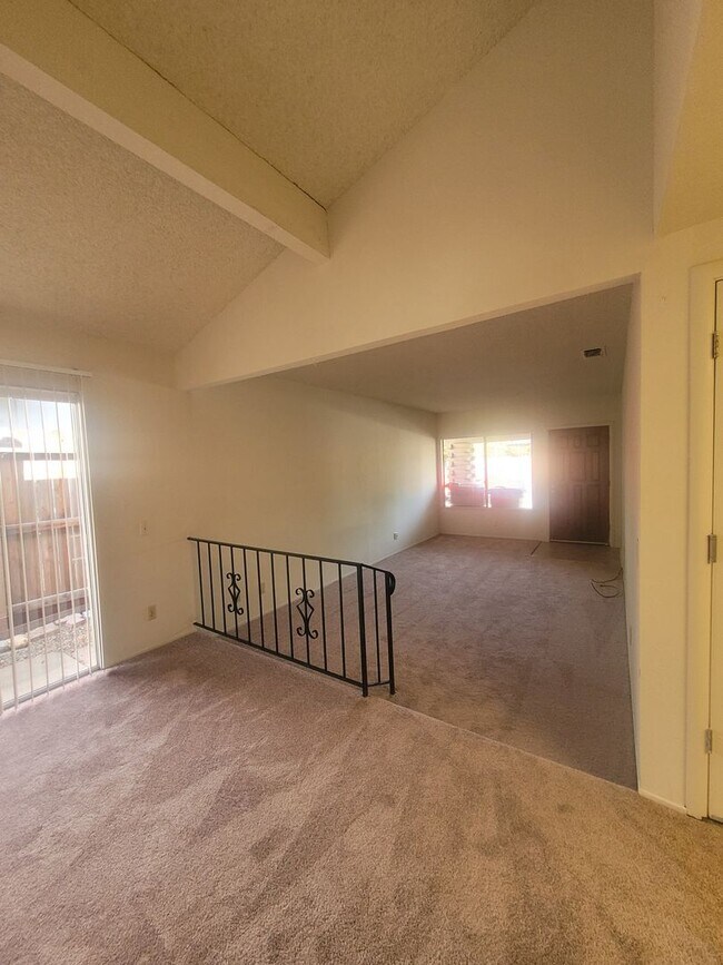 Foto del edificio - 6048-50 Margo Drive