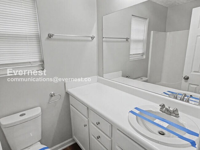 Foto del edificio - Limited Time Special Offer! / 3 Bed, 2 Bath Home with Garage / Pet-Friendly / Available Now!