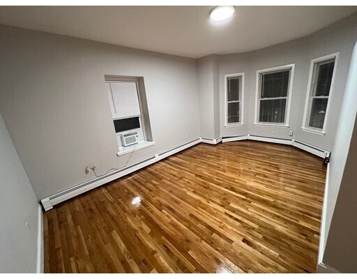 Primary Photo - 5 W Cottage St