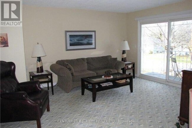 Building Photo - 141 Gunn St