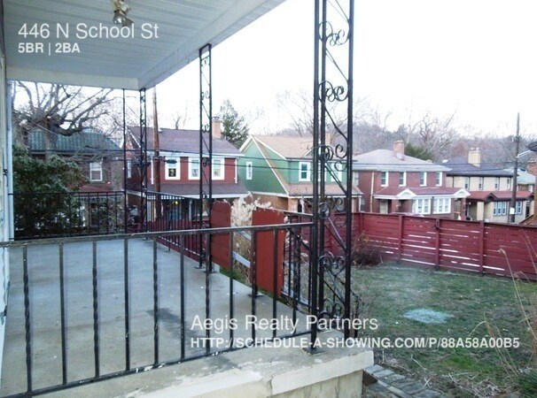Building Photo - 446 N School St