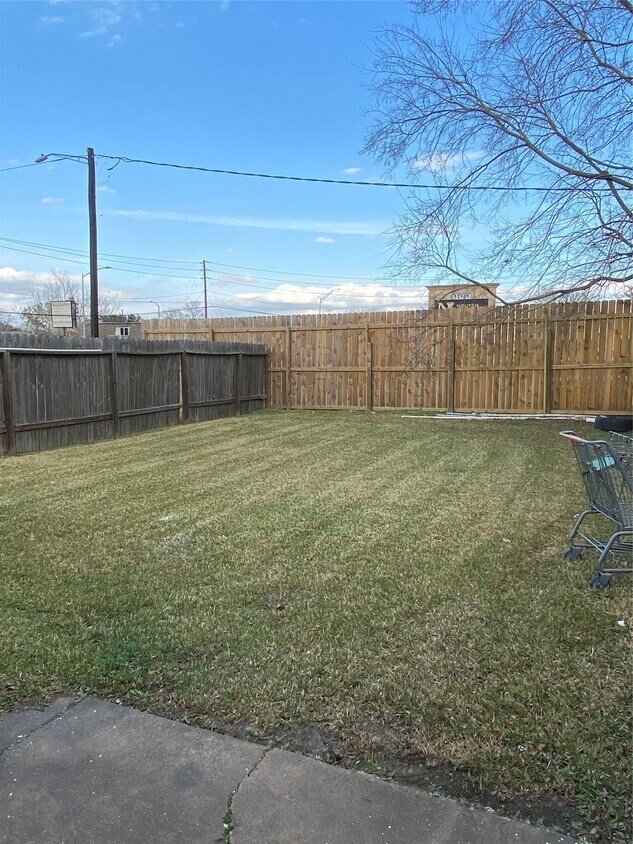 Building Photo - 12051 Troulon Dr