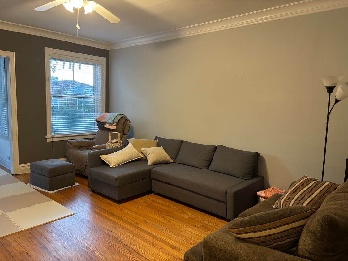 Sala de estar - 4215 N Francisco Ave