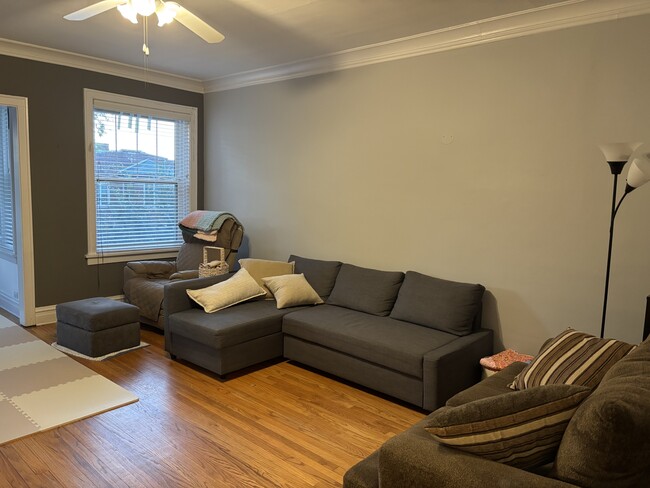 Building Photo - 4215 N Francisco Ave