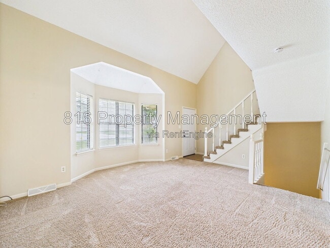 Building Photo - 168 SW Robin Rd