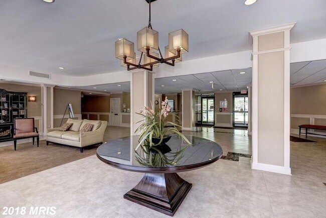 Foto del edificio - 6800 FLEETWOOD Rd