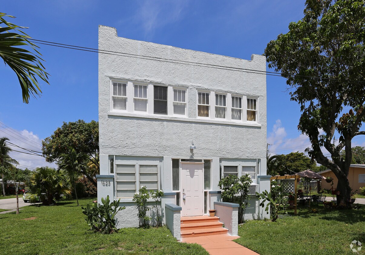 Building Photo - 1623 NE 8th Ave