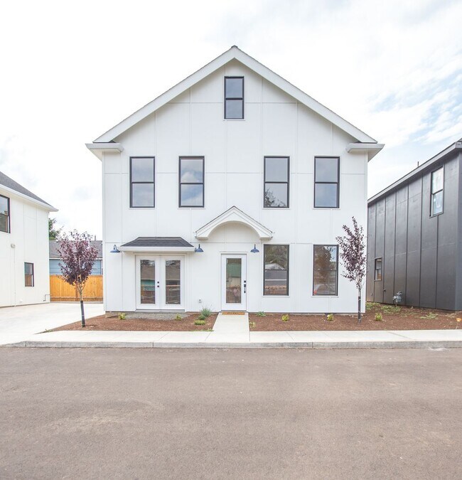 Photo - *** 3 Bedroom New Build In SE ! ONE MONTH ... House