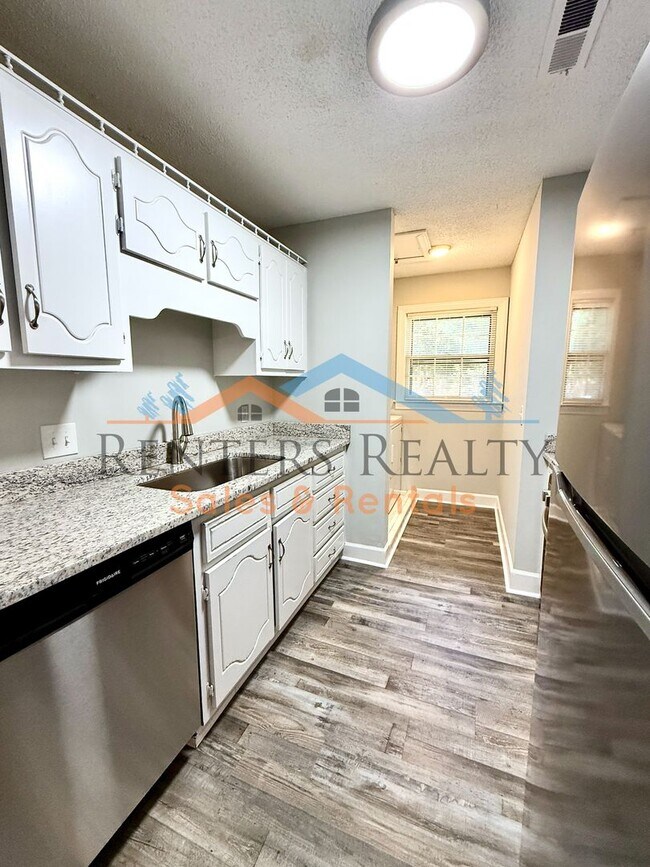Building Photo - Beautifully Updated Condo Available Now!