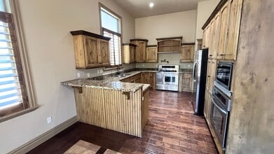Building Photo - 14322 S Fox Creek Dr