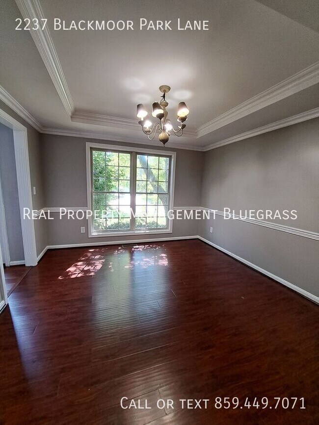 Foto del edificio - 2237 Blackmoor Park Ln