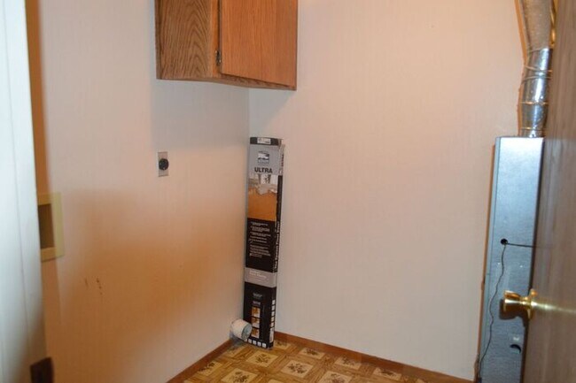 Building Photo - 1409 Bumblebee Dr
