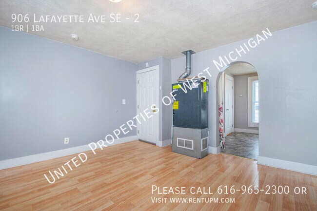 Building Photo - Available Now | 1 Bed 1 Bath Upper Unit Ap...