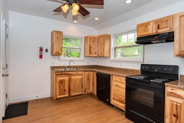 Building Photo - 3 bedroom in Kalamazoo MI 49008