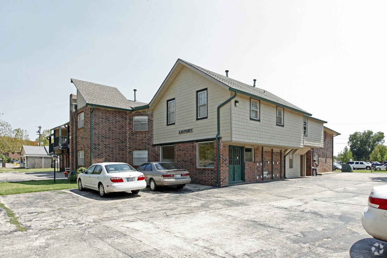 Primary Photo - SeWellington Apartment