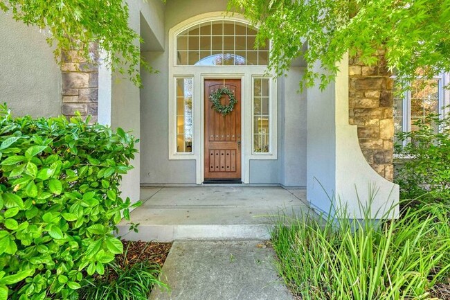 Building Photo - Beautiful home in Serrano. Must See!