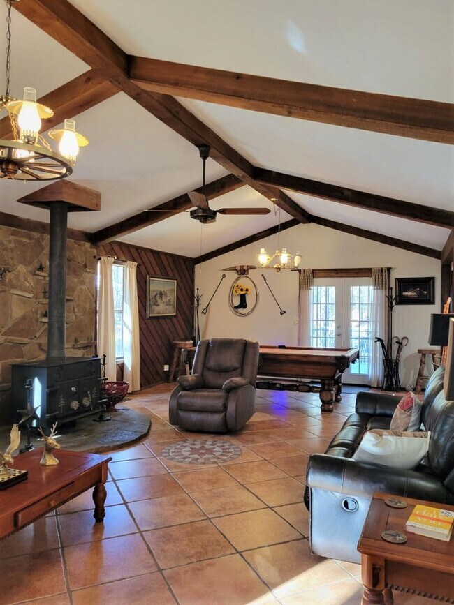 Building Photo - Ponderosa Lodge