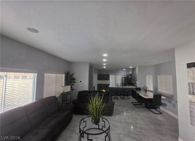 Foto del edificio - 7180 N Campbell Rd