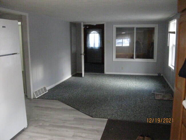 Building Photo - 135 Kimberly Dr