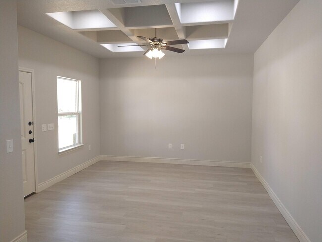 Foto del edificio - 1000 Wooded Holw Ct