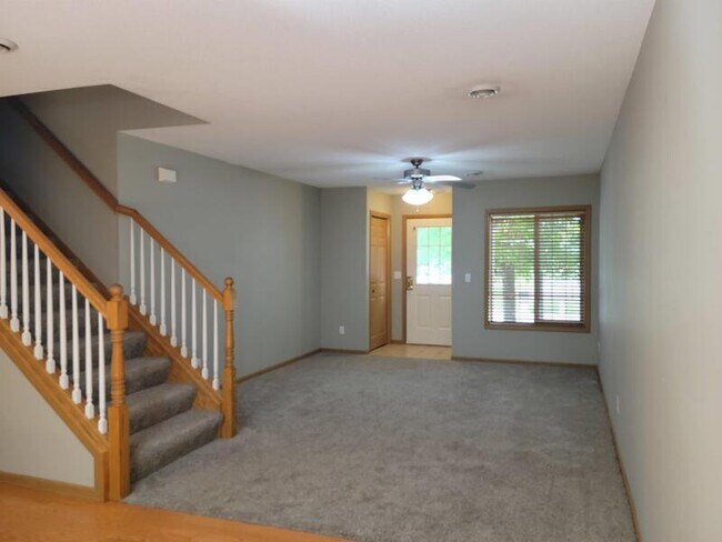 Building Photo - 424 Cedar Pl