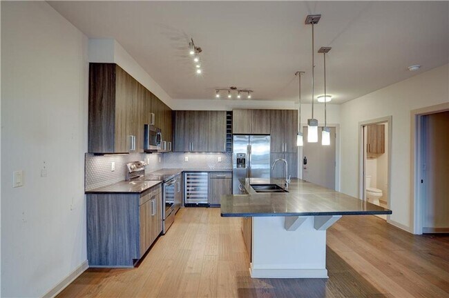 Foto del edificio - 3600 S Lamar Blvd