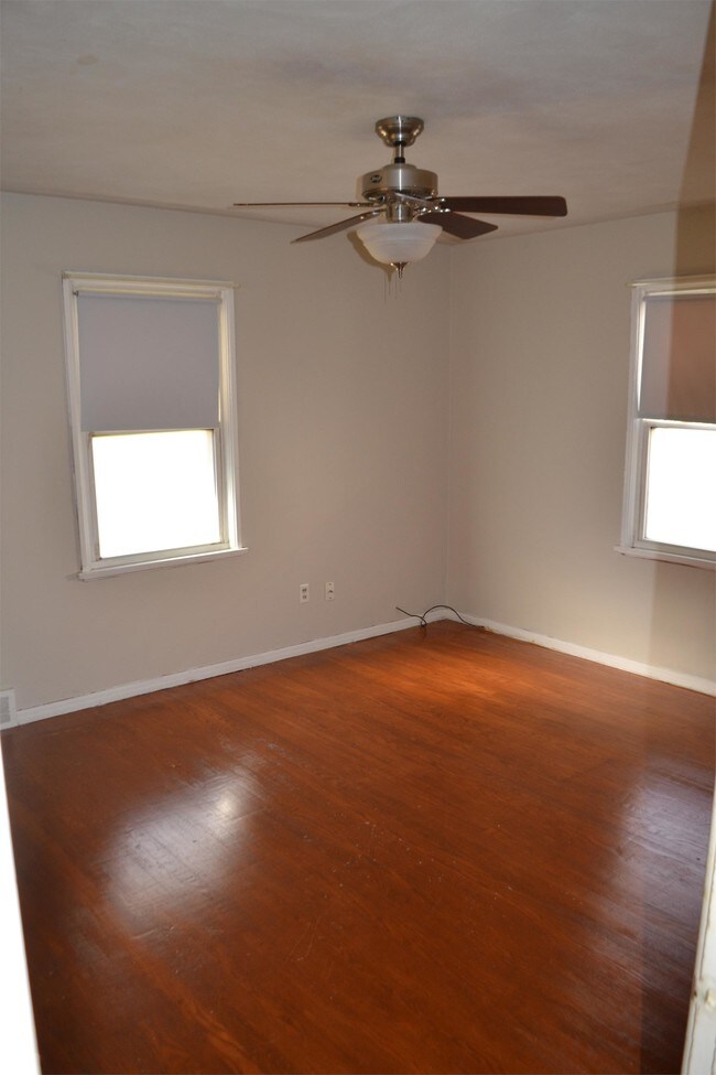 Building Photo - 431 Warfield Ave