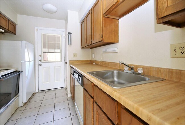 Foto del edificio - 6202 Skyline Dr