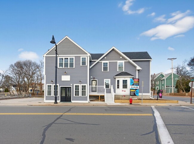 Building Photo - 371 Cabot St