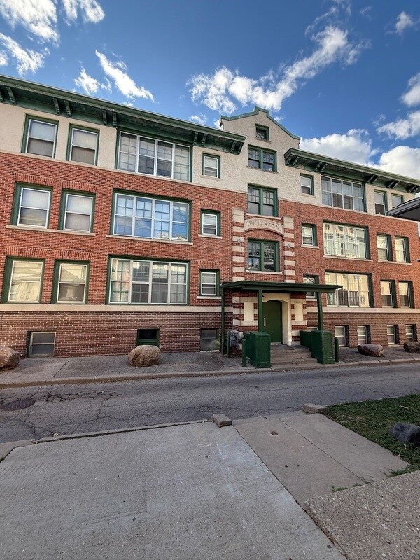 Building Photo - 612 Howard Pl