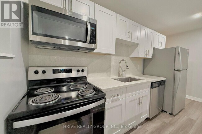 Photo du bâtiment - 100 King Edward Ave