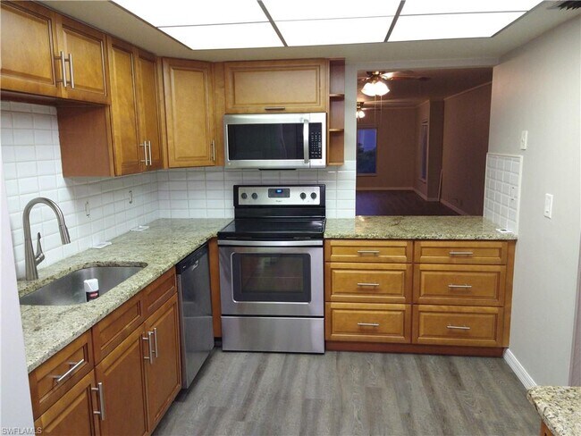 Building Photo - 2244 Winkler Ave