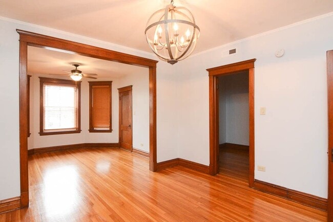 Photo - 3511 N Western Ave (Chicago, IL) Apartment