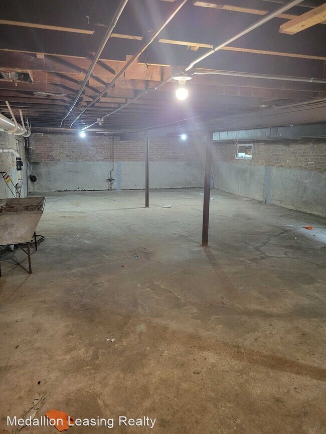 Building Photo - 3 br, 1.5 bath House - 9441 South Loomis S...
