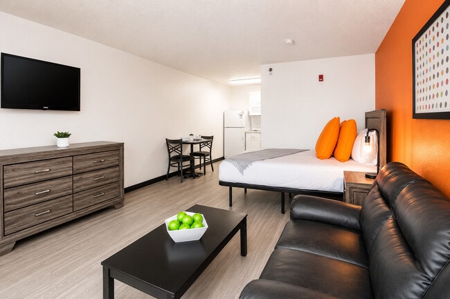 Building Photo - Siegel Select Memphis- All Utilties Included