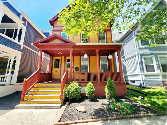 Building Photo - 170 Mansfield St