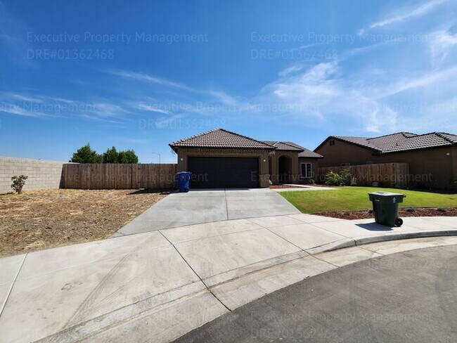 Building Photo - 3 bedroom/ 2 bathroom home located in a cu...