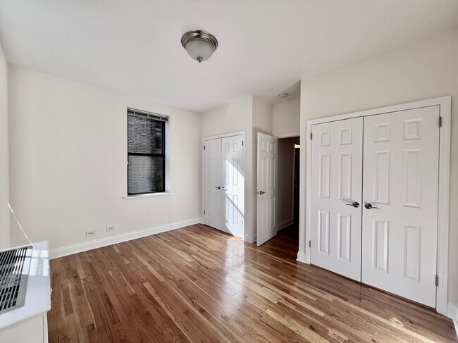 Foto del edificio - 180 Pinehurst Ave
