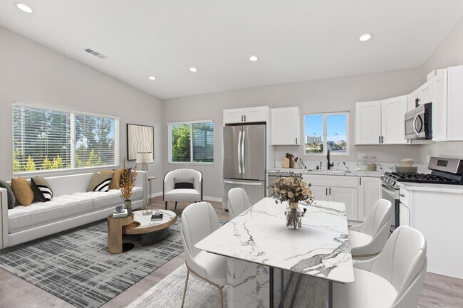 Foto del edificio - Private balcony + private patio!