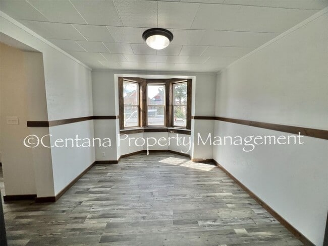 Building Photo - Cozy Remodeled ONE Bedroom Suite nestled i...