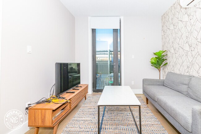 Foto del edificio - 1096 Broadway