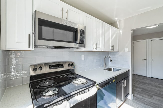 Building Photo - Parkside Apartments