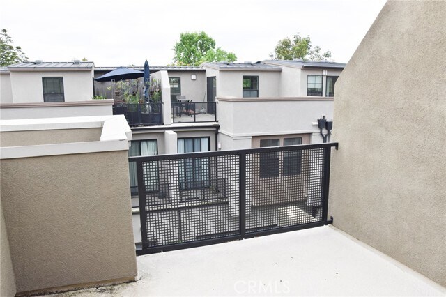 Building Photo - 523 W Maple Ave