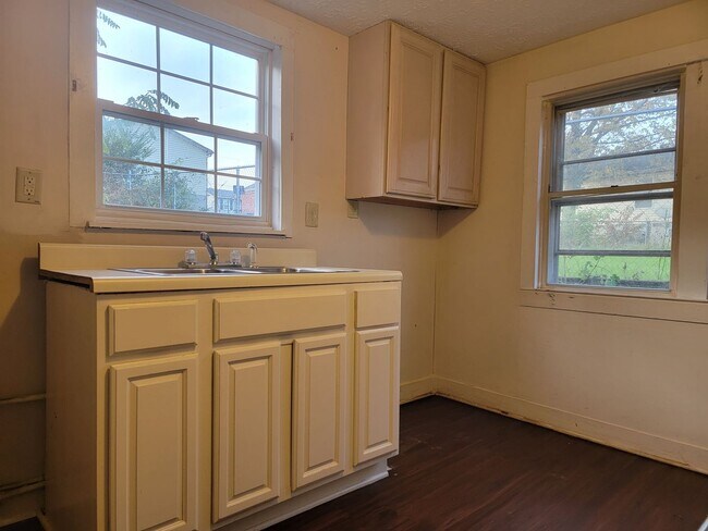 Foto del edificio - 2 Bedroom Single Family Home Alert!!!