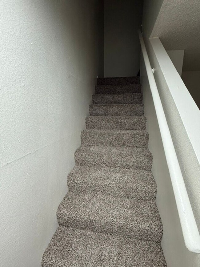 Foto del edificio - BEAUTIFUL 2STORY - 3DEBS 2 1/2 BATHS