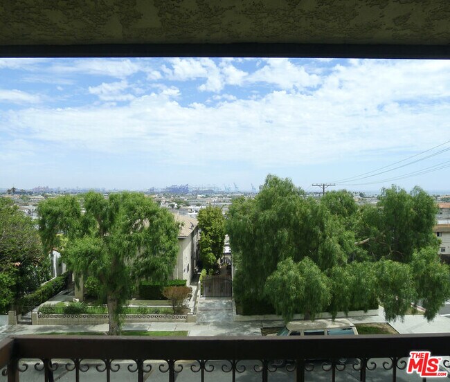 Foto del edificio - 912 W 18th St